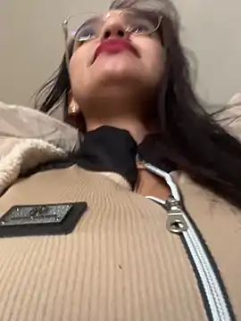 Sara-77 live cam on StripChat