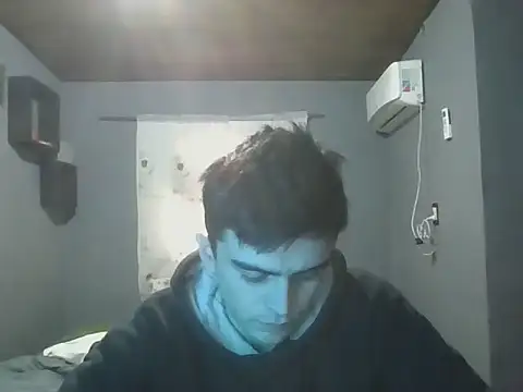 Rodrigo99_9 live cam on StripChat