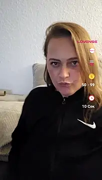 Blondibaby live cam on StripChat