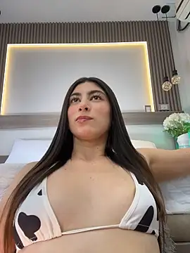 evelyn_hills webcam