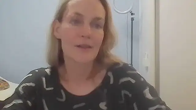 Annylove1 live cam on StripChat
