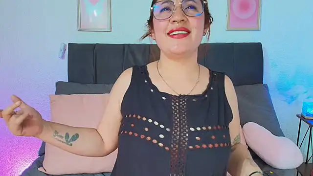 samm_curvy webcam
