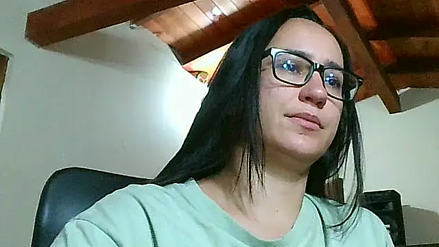 Nathalieprez4 live cam on StripChat