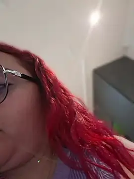 CURVY-HORNY live webcam
