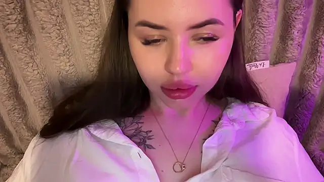 AlmaryKim live webcam