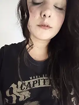 -m00n- live webcam