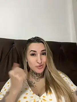 hotskinny1 live cam on StripChat