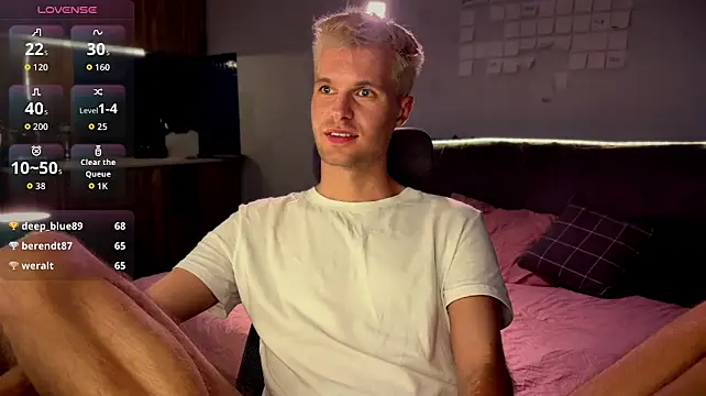 leonnextdoor (M young) - take off T-shirt to set a sexy mood