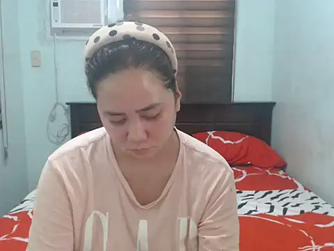 Hello_Kiffy69 live cam on StripChat