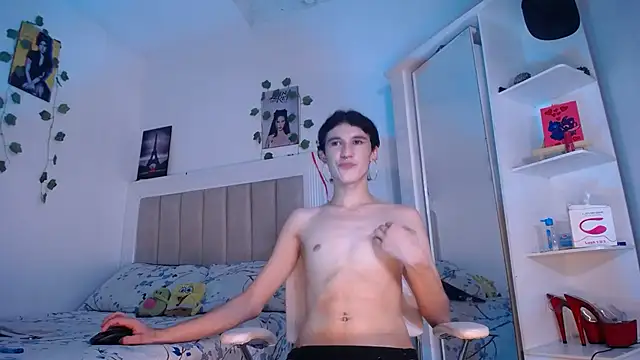 jullian_ricci (M twink) - 2 finger in ass with oil