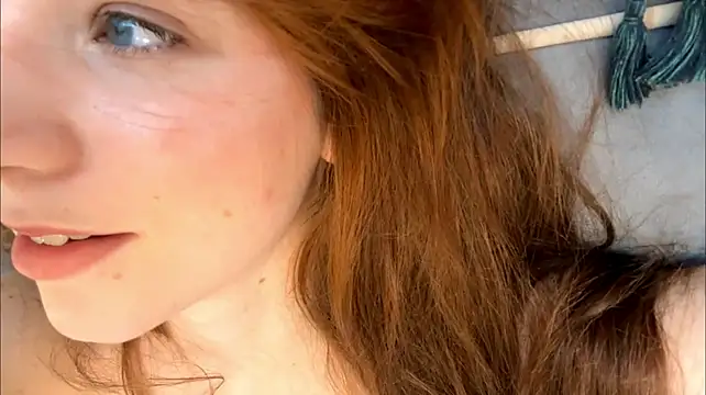 Kissme_Kira live cam on StripChat