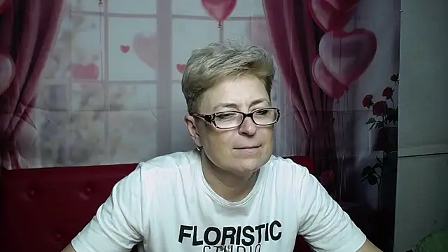 EmiliaGree live cam on StripChat