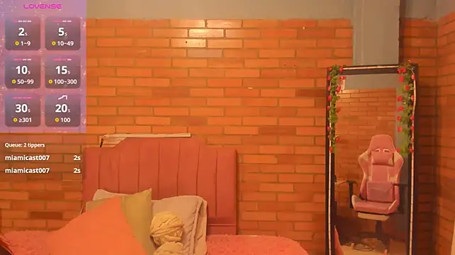Julieta_moretti live cam on StripChat