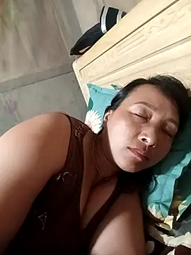 Angelina-Luxxy webcam