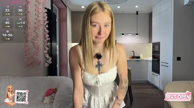 BlondieBoom webcam