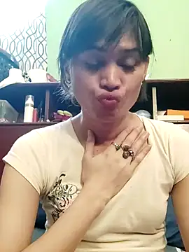 QueenSoreal live cam on StripChat