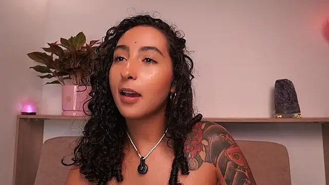 agatha_collins_ webcam