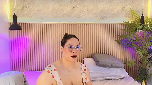 big_tits_in_your_face webcam