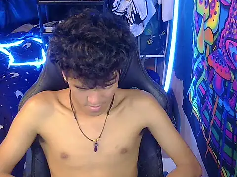 hugekenbigcock live cam on StripChat