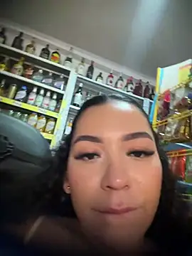 victoriaarose (F young) - Strong squirt on the street😏💦