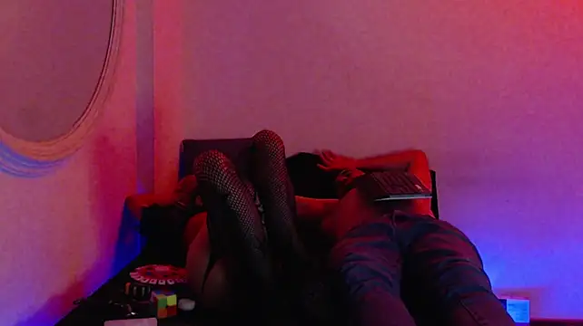 Obey_mee1 webcam