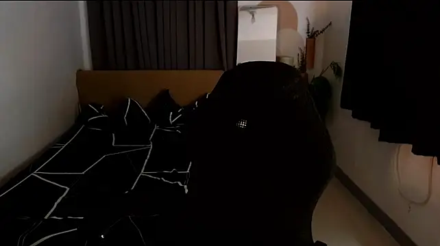 Ur_QueenCamilla webcam