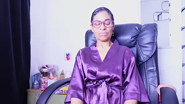 Aries_Mature webcam