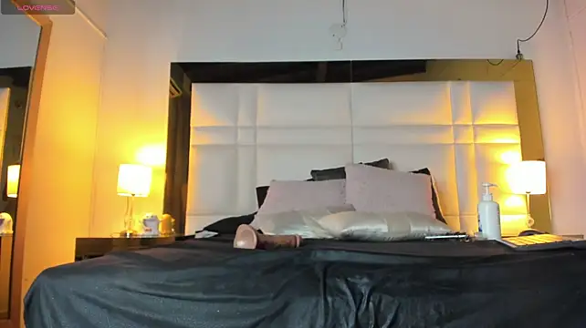 Brenda_Thomp live cam on StripChat