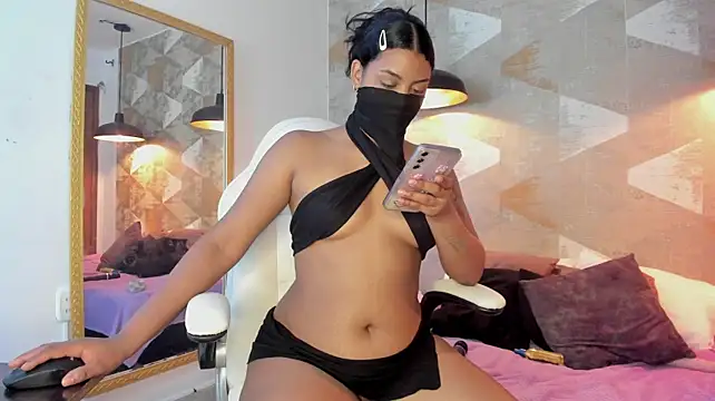 LalilaBrunettee live cam on StripChat