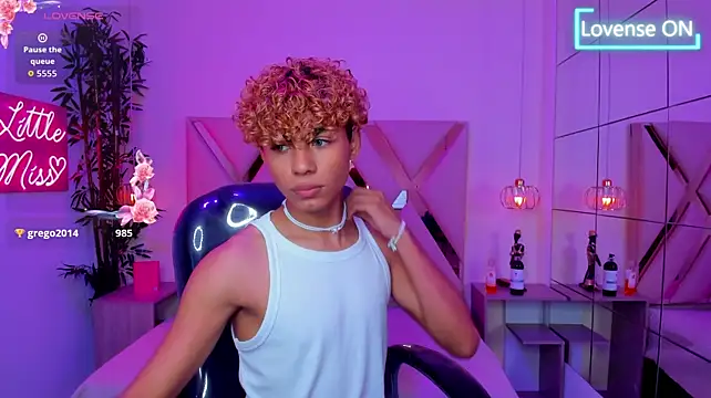 Anyelo_Twink live cam on StripChat