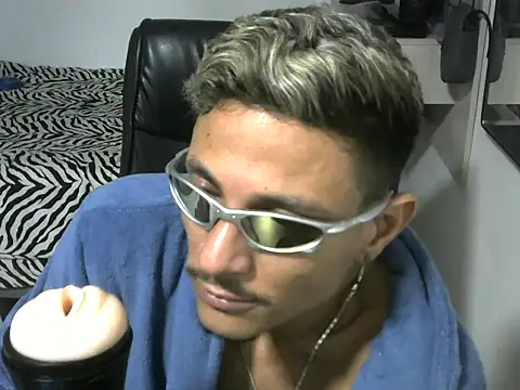 BINHO_ZANARDI live cam on StripChat