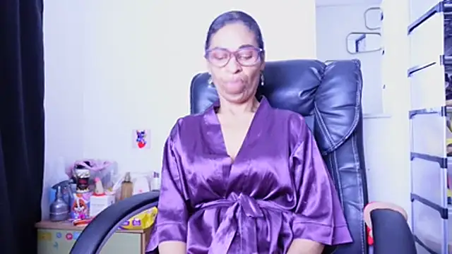 Aries_Mature webcam