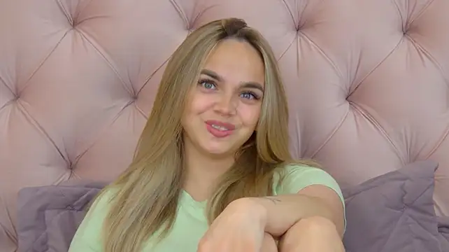 AnitaVenture live cam on StripChat