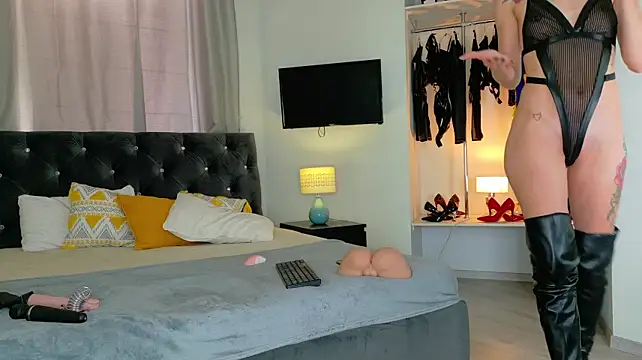 InvitingTina webcam