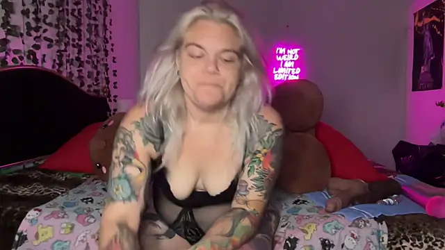CherryBombBomb webcam