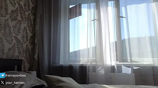 Maya_NextDoor webcam