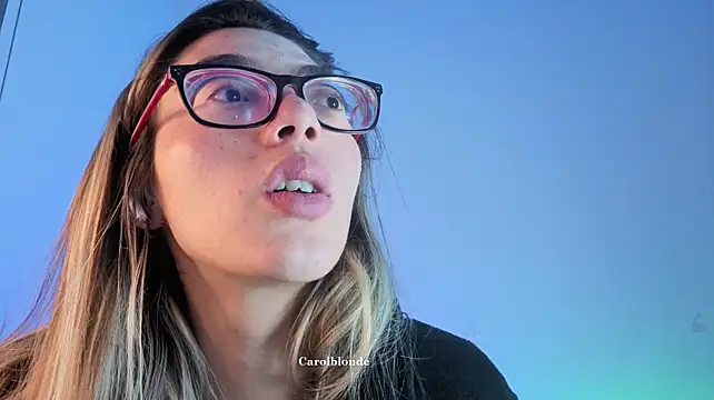 Carolblonde webcam