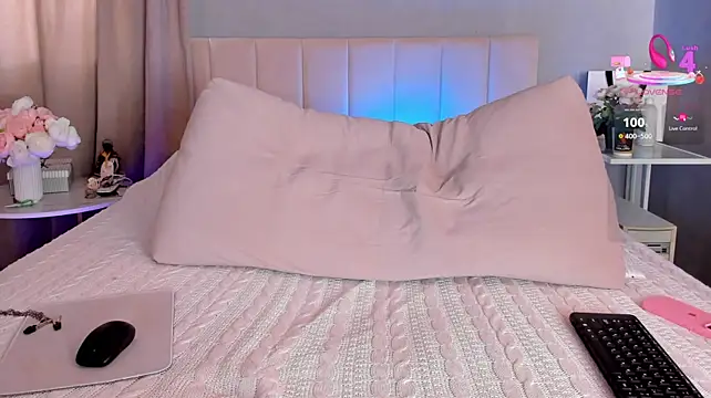 MissMiaTv webcam