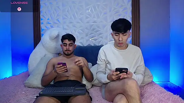 Michael_and_twinkk webcam