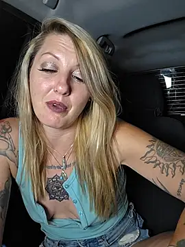SheIsSomething webcam