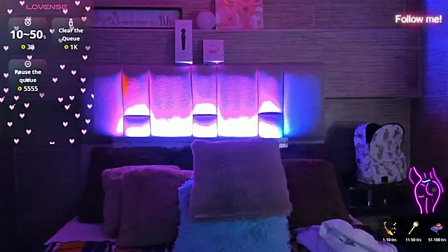 mia_devine_ webcam