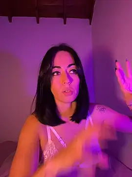 BrattyYanii webcam