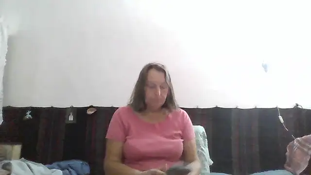 AnnaLive570 live cam on StripChat