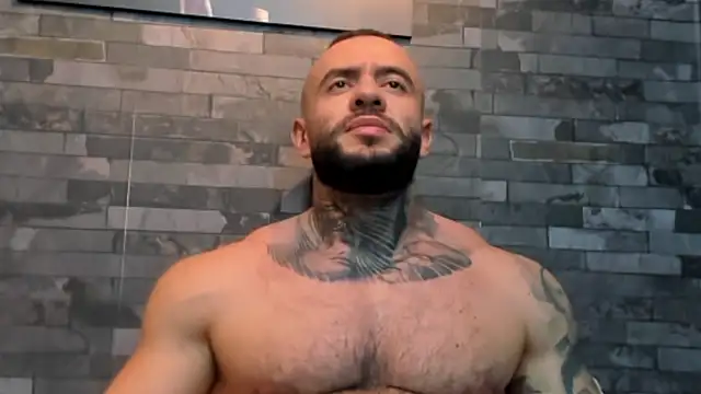 BruceDallas live cam on StripChat