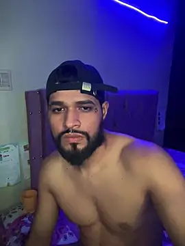 CatwomanAndHotman webcam