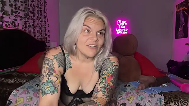 CherryBombBomb webcam