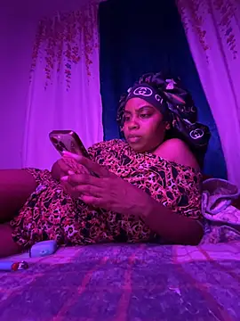 TheRealOshunQueen webcam