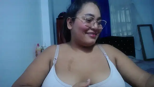 sirena_15 live cam on StripChat