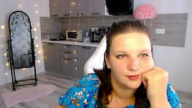 MilaLluna live sex cam