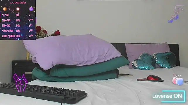 GoldenLunaa webcam